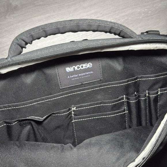 Incase 13” laptop bag - Picture 2 of 7